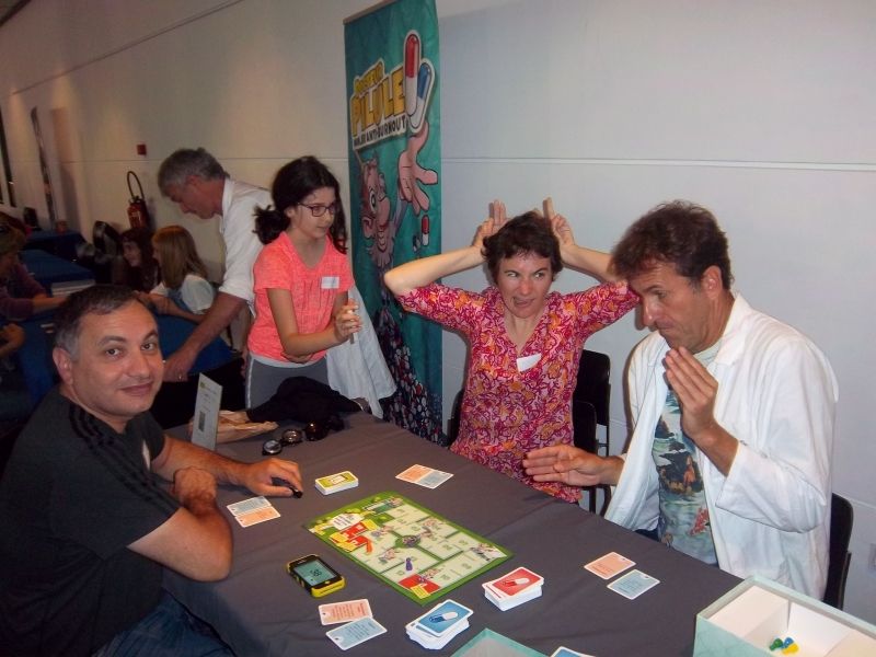 Un des succès du festival (il était même en tête des ventes) : Docteur Pilule. J'ai pu y observer des comportements... étranges. ;-)