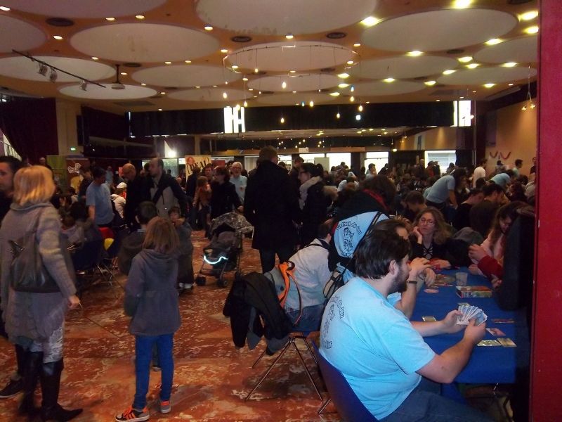 Le Festival 2015 : une partie de la salle principale. Pour 2016, il y aura des tables supplémentaires pour limiter au maximum les temps d'attente...