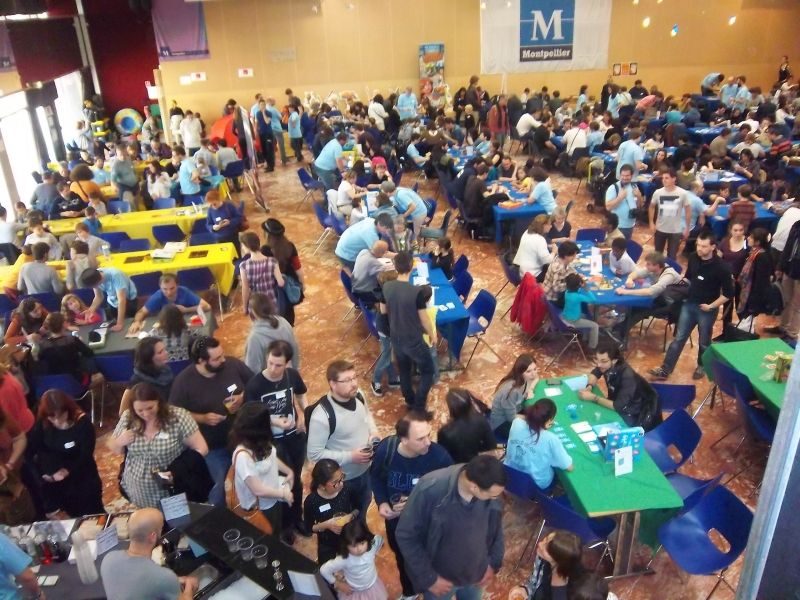 Dimanche vers 17h15...on ferme dans moins d'une heure, mais nos visiteurs ne semblent pas du tout pressés de partir... normal, ce festival est trop coooool ! 