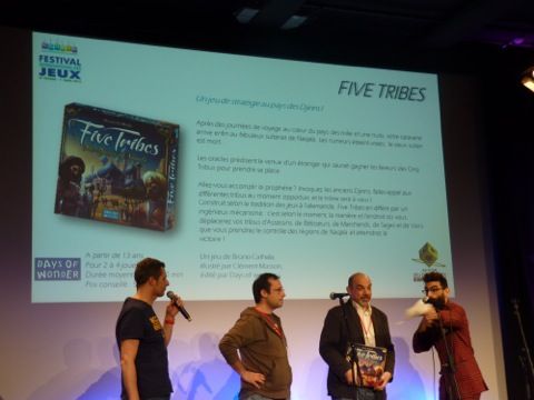 Adrien Martinot de chez Days Of Wonder accompagne l'auteur sur scène