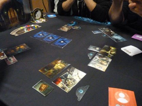 Fin de partie, on voit que chacun des joueurs a réussi à retrouver ses 3 cartes 