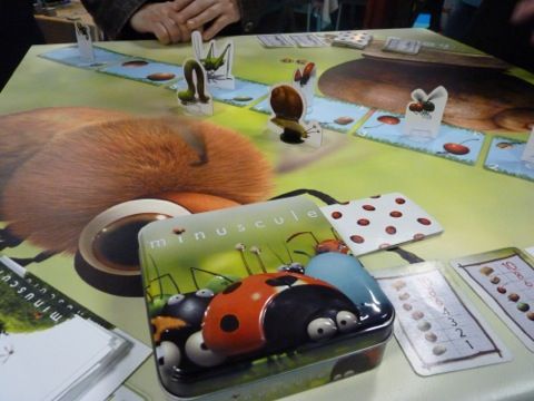 C'est mignon et ça fonctionne très bien mais ça me paraît un peu difficile pour les 5 ans comme indiqué sur la boîte