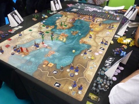 Vue du plateau et du matériel…là c'est sûr ça ne rentre pas dans une boîte de jeu !