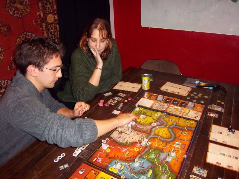 Kevin à la manoeuvre, sous l'oeil attentif de Béatrice.