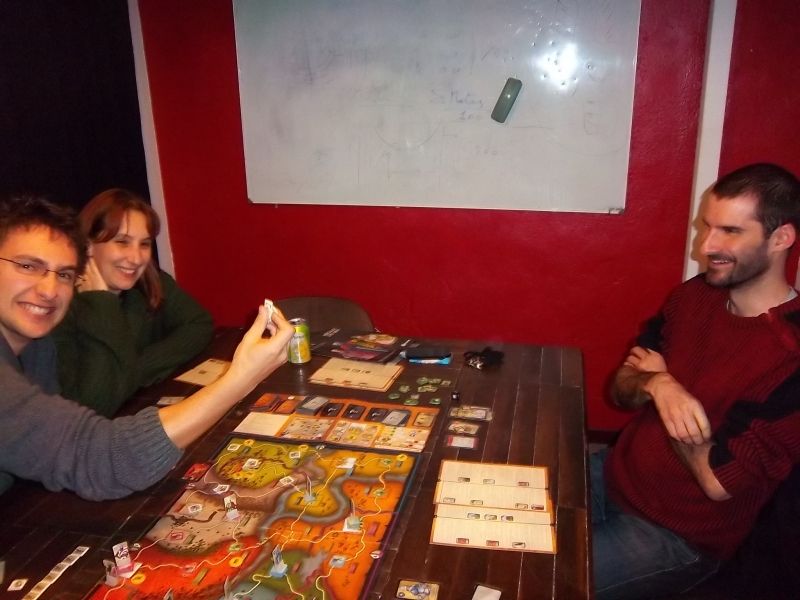 Les ex-alliés s'entre-déchirent ! Kevin vient d'en finir avec un personnage de Nicolas.