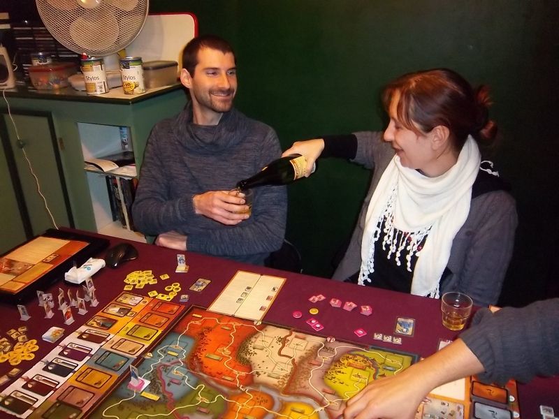 La partie n'a pas encore commencée, mais les tentatives de corruption sont déjà là...