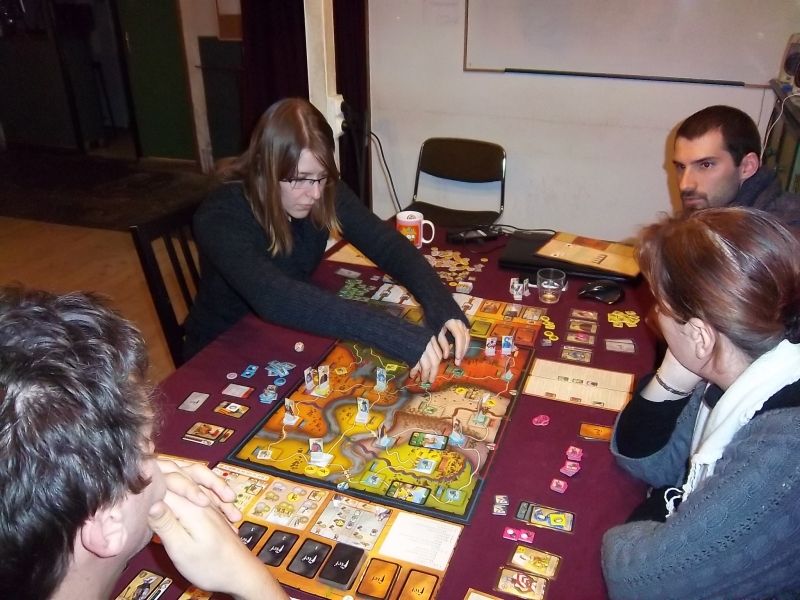 Dame Camille, qui était sans alliance (pour le moment) en action...