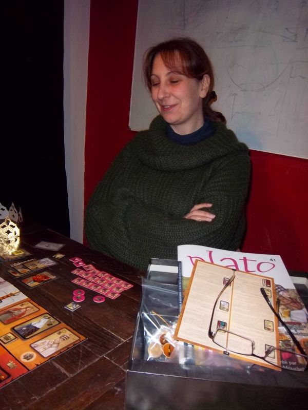 Dame Béatrice, qui avait suggéré durant une ambassade avec Rémi le coup du Roi qui se rend au cas où ça tournerait mal...