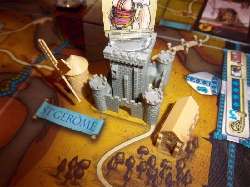 Ma capitale, avec son moulin et une commanderie...heu, je vois que j'ai malencontreusement coupé la tête d'Aliénor...