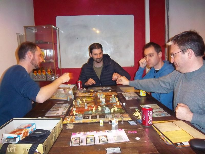 Pour l'instant alliés, messieurs Cormyr et Cartal préparent un sale coup.