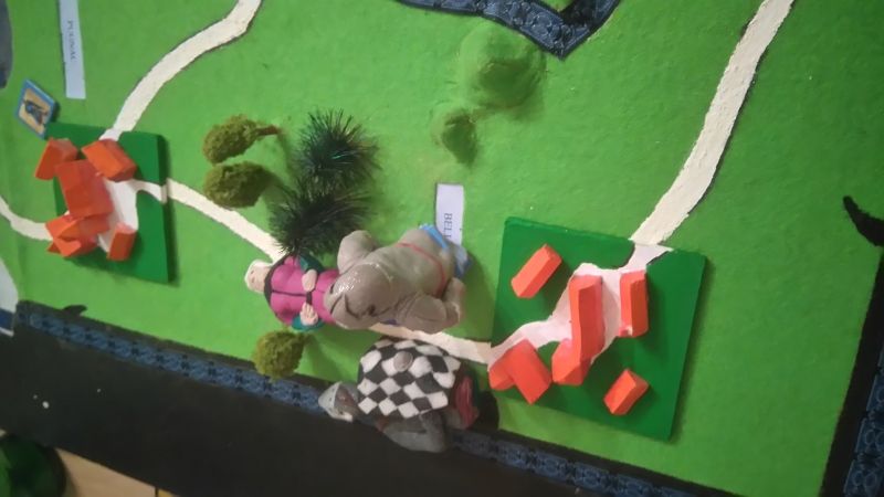 mes deux seigneurs prisionniers je te hais adrien dire que je suis ton parrain !!!!