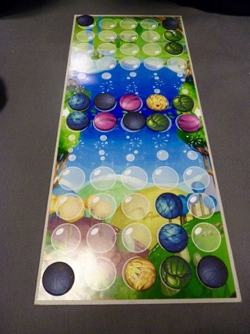 Matériel avec des capsules de couleur sympa à manipuler mais cher à produire (sûrement une édition limitée à venir).