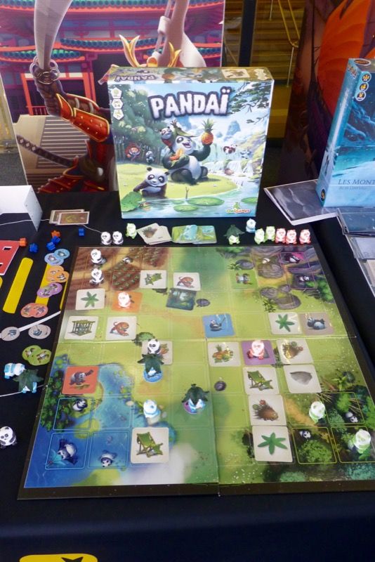 Pandaï chez Origames distribué par Iello, un jeu illustré par Paul Mafayon.