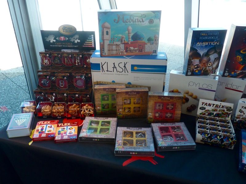 Des puzzles et des casse-têtes.