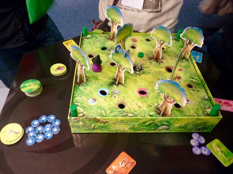 Une vue du plateau de jeu et du matériel