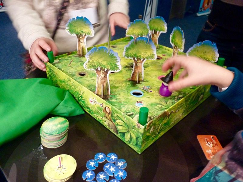 Il faut bouger les angles avec ses doigts pour faire bouger le plateau mouvant.