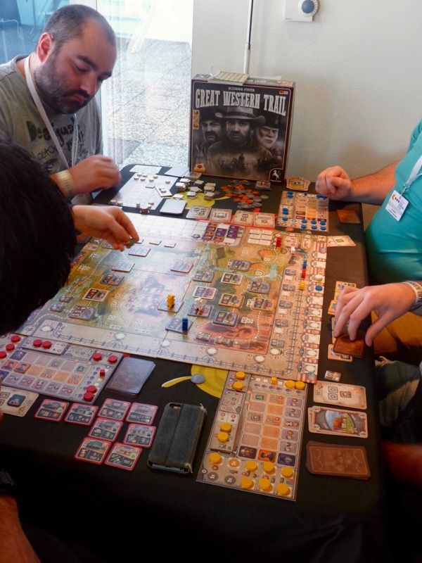 Une 2ème table de jeu de Great Western Trail.