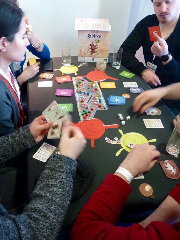 Sbires, un jeu de Vincent Jouanneau et Jean-Pierre Nicolas illustré par Laurent Nicolas. Jeu qui a vu le jour sur la plateforme participative Ulule.