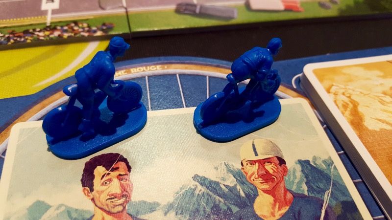 A gauche mon Sprinter avec son S dans le dos et à droite mon Rouleur avec son R dans le dos.