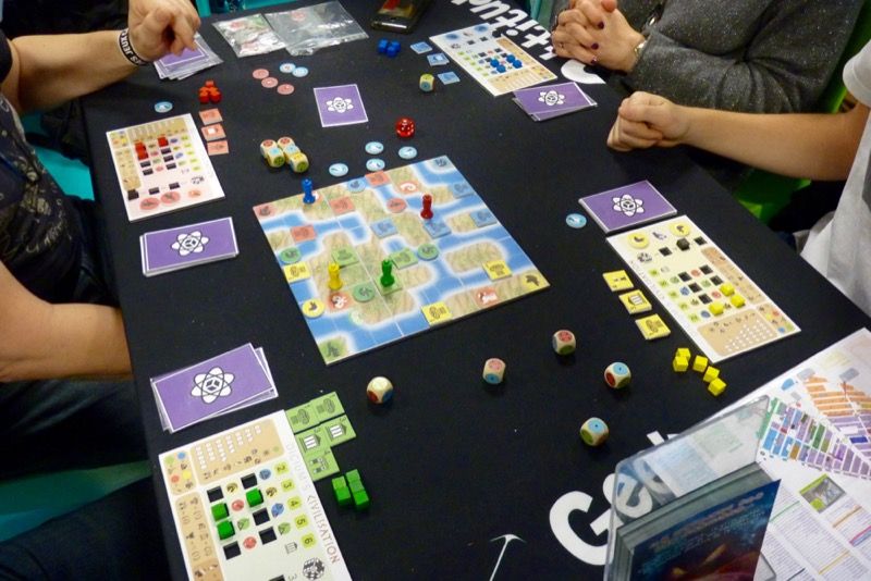 Une table de Dicium va bientôt se libère. C'est un proto de Joachim Thôme qui est attendu pour Essen 2017.