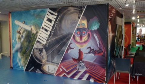 Premiers pas dans le salon et je tombe direct sur le stand des Space Cowboys avec leur dernier jeu Unlock ! nominé aux As d'Or... Un signe ?