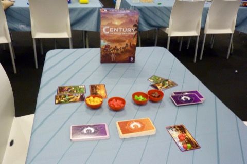 Vue du matériel de Century (les illustrations des cartes ne sont pas du Menzel !).