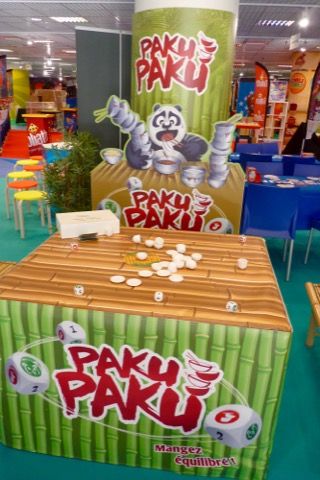 On redescend pour continuer la visite avec Paku Pale dernier jeu d'Antoine Bauza chez Ravensburger dans sa version surdimentionnée.