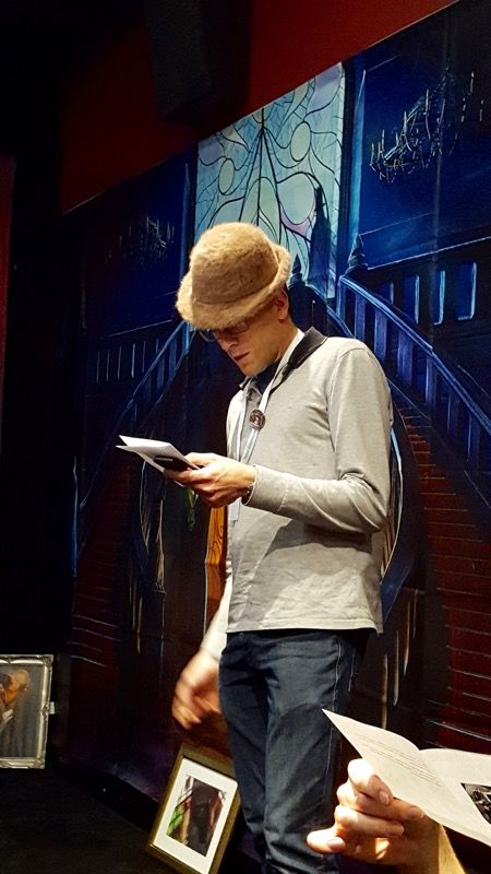 Nico, notre Jedi, dans son rôle d'exploratrice (de mon côté je jouais le pilote d'origine italienne Felipe Totti... ça ne s'invente pas !)