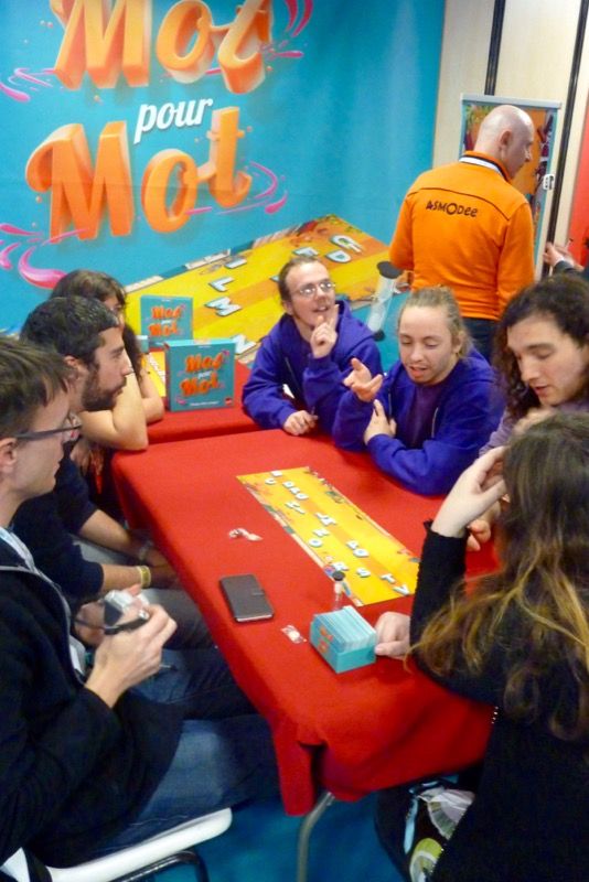 On se retrouve avec la Team Jedisjeux, et Hannah et Benoît de la ludo l'île aux trésors, pour découvrir Mot pour Mot le nouveau Party Game du scorpion masqué.