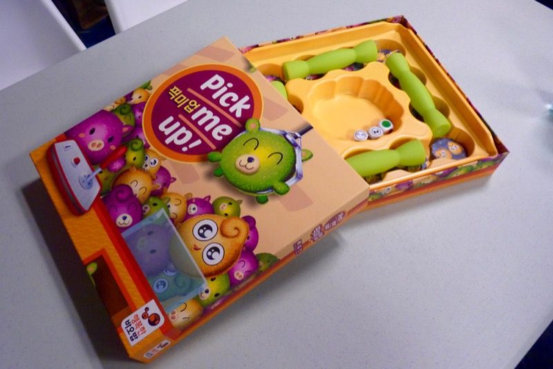 En parlant de Gary Kim, et des auteurs coréens, c'est le moment d'enchaîner avec Sorry We Are French/Happy Baobab. Le nouveau boitage et le nouveau matériel de Sticky Stick édité par Libellud.