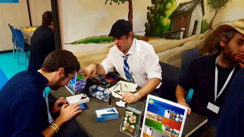 Bony nous fait remarquer à juste titre une erreur sur la fiche de jeu de l'Empereur sur Jedisjeux pendant que Florent Toscano l'auteur s'étonne... On dégaine nos smartphones et on corrige en direct li