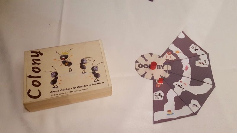 Présentation et explication de Colony le proto de Bruno Cathala et Charles Chevallier. Les futures illustrations seront de la talentueuse Camille Chaussy.