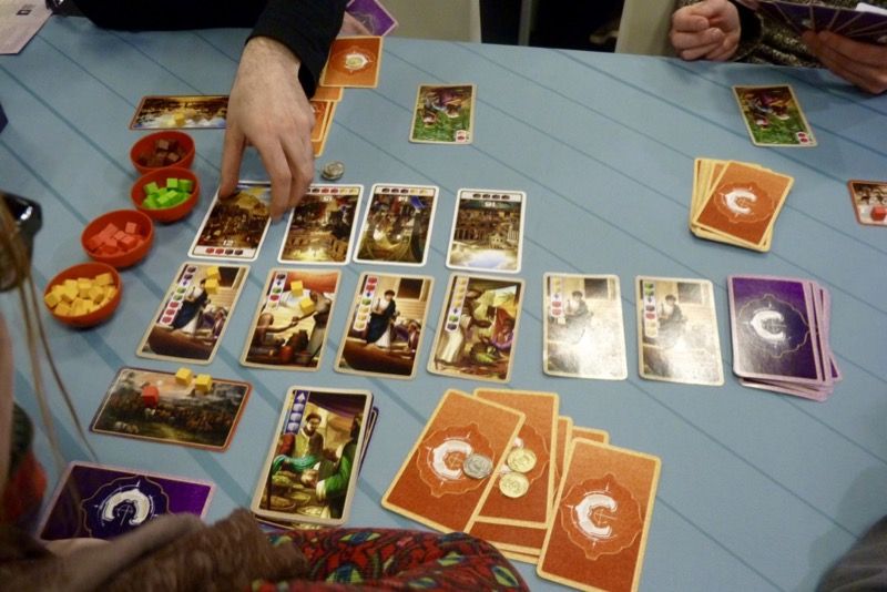 Tout le monde à troyvé le jeu sympa à jouer même si ça manque de communication et d'interaction autour de la table. On est pas dans un Party Games. 39$ ça pique quand même !!!