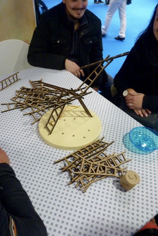 Un jeu de Fabien Rigaud et Juan Rodriguez (les 2 auteurs des poilus) à venir chez Bombyx avec comme d'habitude chez l'éditeur un travail éditorial de qualité.