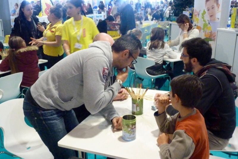 Tiens on joue en famille ici ? Et ça cogite dur...