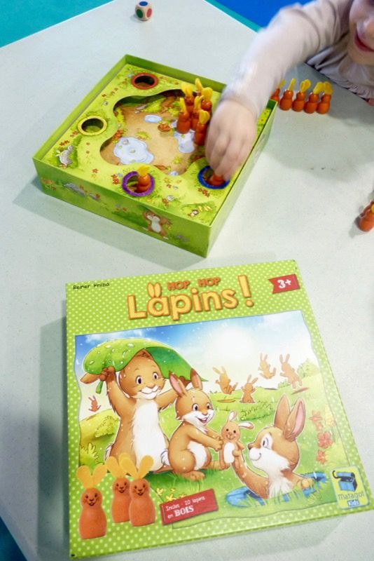 Hop Hop lapins, à partir de 3 ans, un jeu de Reiner Knizia. Her Doktor !