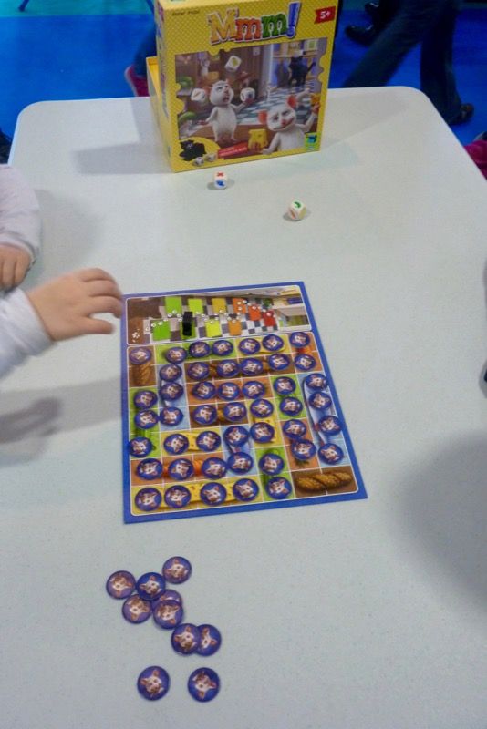 Mmm ! J'avais ramené ce jeu pour ma classe, acheté chez Pegasus Spiel, il y a 2 ans à ESSEN. Nominé au Spiel l'année dernière. 