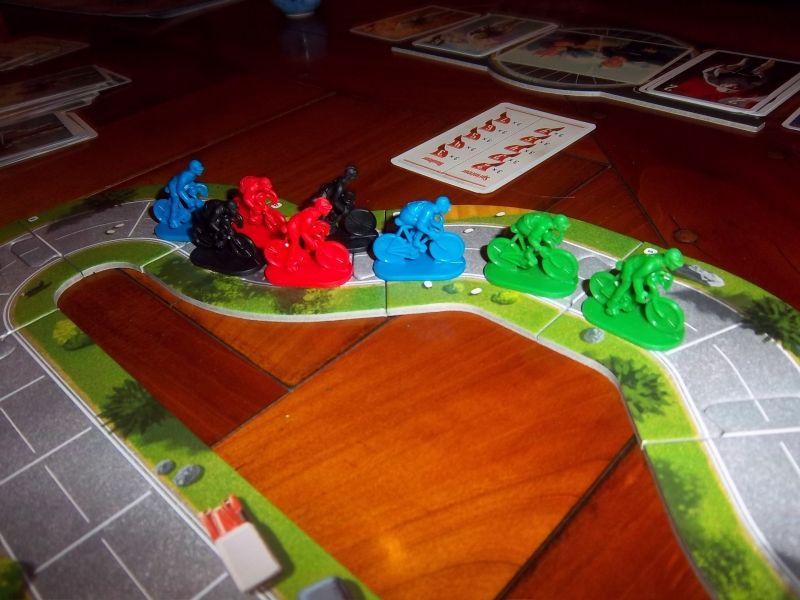 Un peloton regroupé...