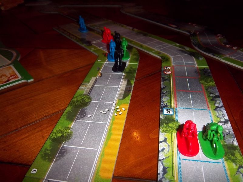 L'arrivée (pathétique) de la dernière partie : le rouge au fond a déjà joué et il restera devant la ligne d'arrivée. Le bleu a déjà gagné...