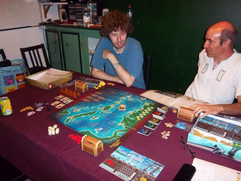 Tyrion, qui avait joué une fois sur la version anglaise, aux explications.