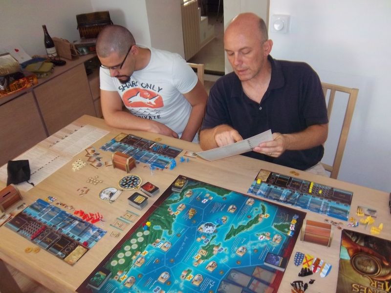 Mes adversaires sur ce Fortunes de Mer : Monsieur Palferso expliquant les règles à monsieur Anthony...