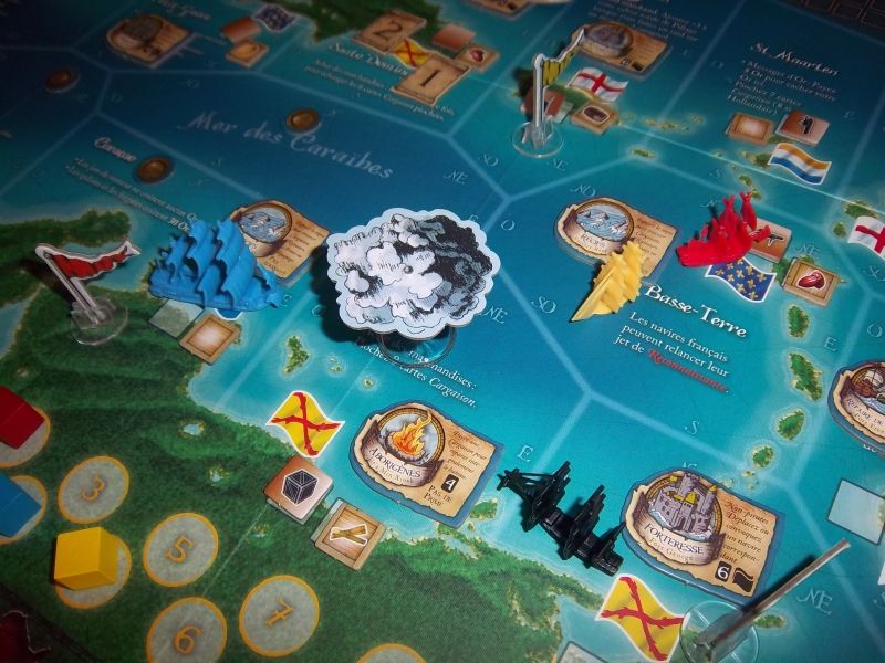 Un coin bien trop fréquenté à mon goût (j'ai la frégate rouge)... tous des pirates ! Et en plus, il y a la tempête à coté... 