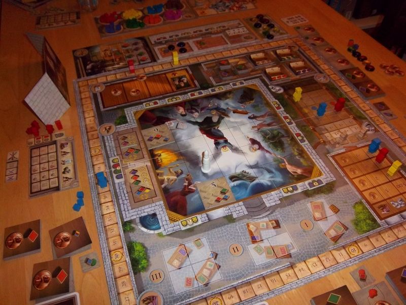 Le plateau de fin de partie...un peu reconstituée avec une erreur car je m'étais levé le premier pour le dernier tour (l'ordre à droite n'est pas le bon). On a bien travaillé quand même hein...