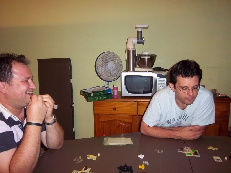 Bon, des fois, il réalise qu'il s'est fait un peu avoir...