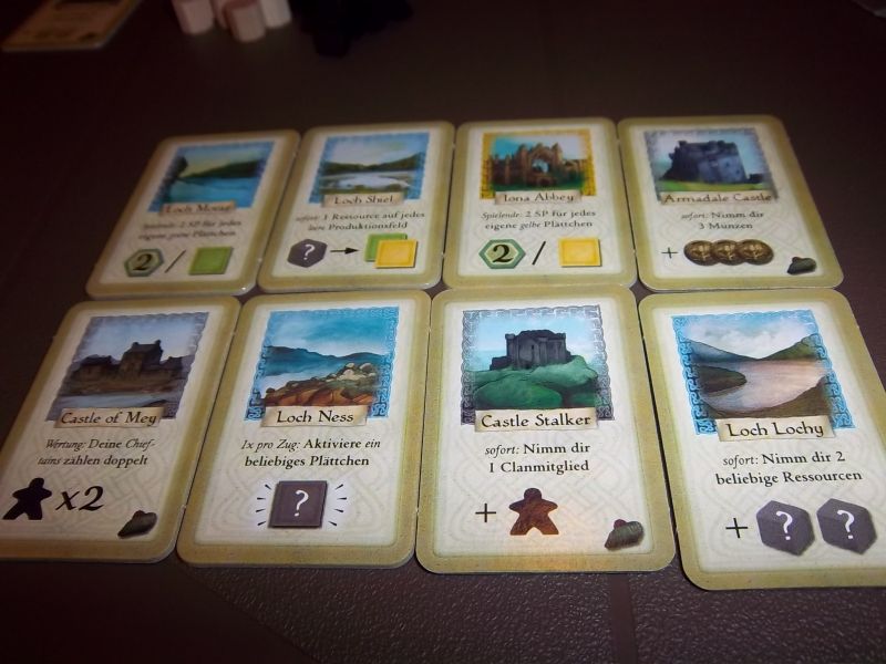 Quelques tuiles/cartes du jeu...oui, c'est en allemand, mais elles sont évidemment traduites dans les règles françaises fournies par votre boutique ou trouvables sur le net.