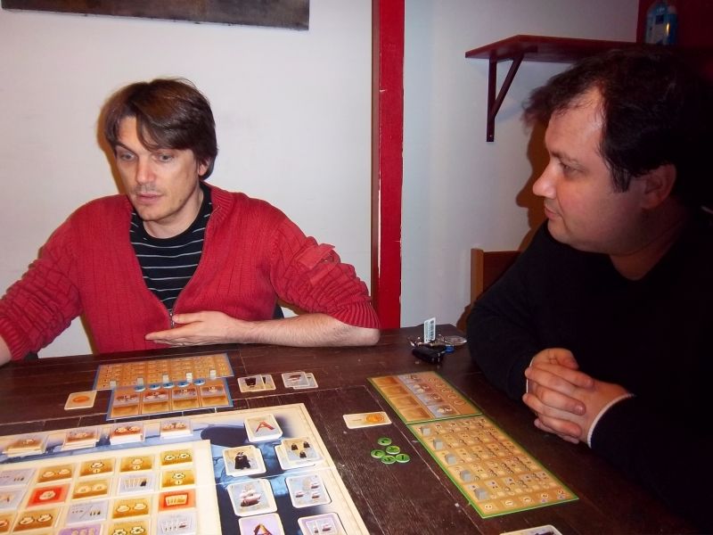 "Il est incroyable ce jeu j'vous dis"...Unkle entre en contact spirituel avec Goa (quand il est comme ça, on peut plus l'arrêter), mais Lilajax est prêt à en découdre