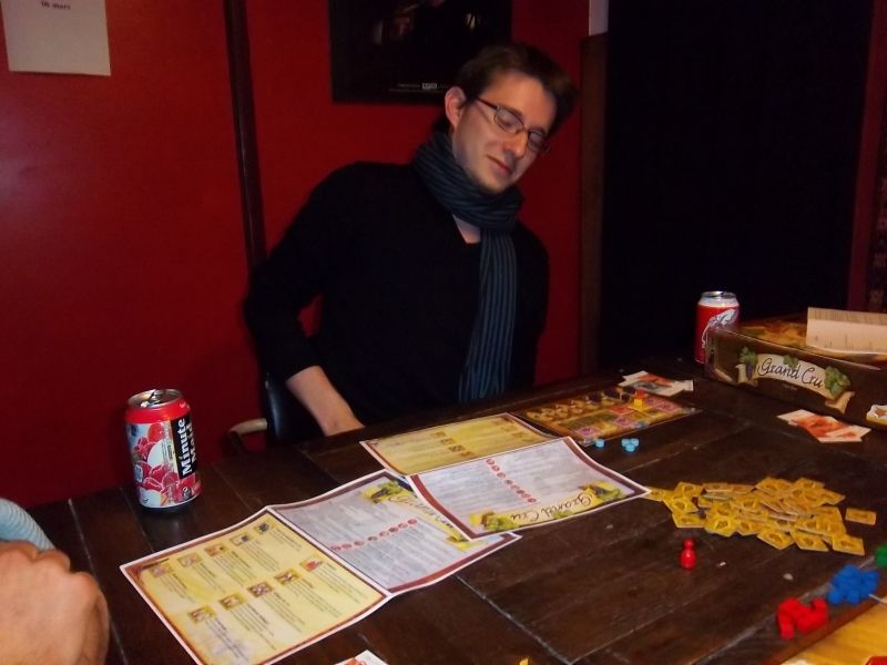 Jo, pour qui le vin n'a aucun secret...surtout quand il boit une Kro (Le minute maid est à Fabrice)..la viticulture est foutue j'vous dis !