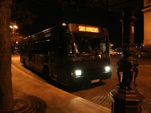 Un bus noir, très mystérieux