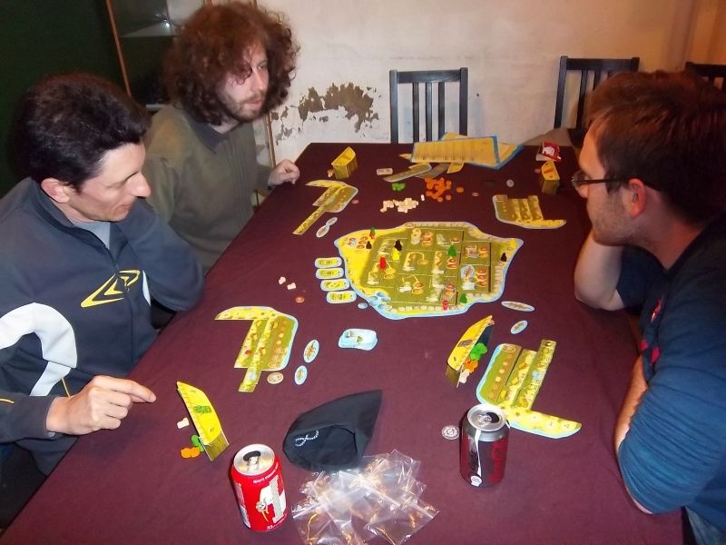 La fin de la partie approche...remarquez  le long village de monsieur Thomas. 