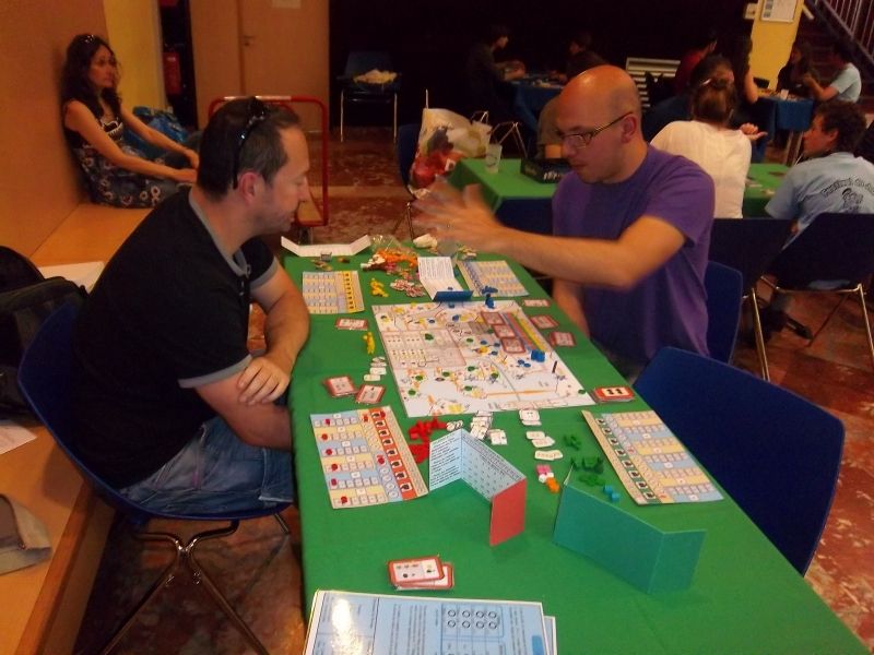 Monsieur Rugh Malher présente ses vikings à monsieur Cédric des Ludonautes...ça parle réglage et tout ça....